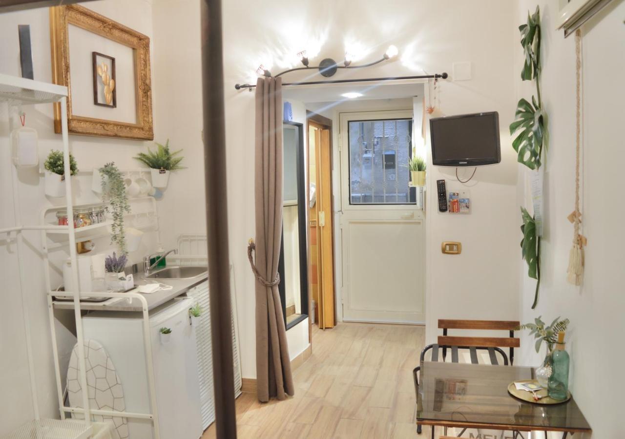 Jungle 13 - Room And Apartments Naples Extérieur photo